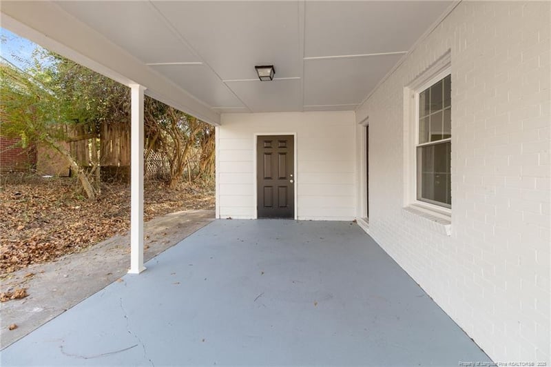 221 Lansdowne Rd, Fayetteville, NC 28314