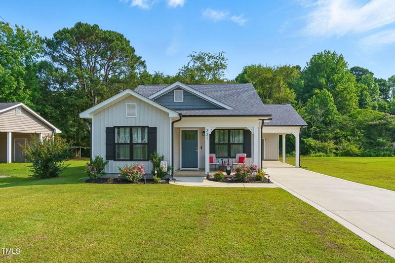 221 Moon Cir, Dunn, NC 28334
