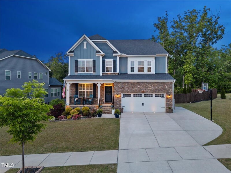 221 Obsidian Dr, Holly Springs, NC 27540
