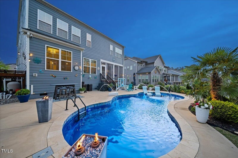 221 Obsidian Dr, Holly Springs, NC 27540