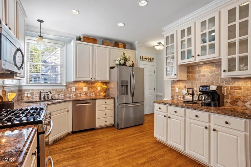 221 Parkridge Dr, Clayton, NC 27527