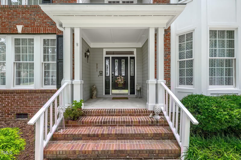 221 Roebling Ln, Cary, NC 27513