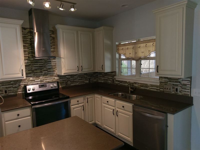 221 Stone Hedge Ct, Holly Springs, NC 27540