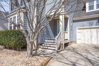 221 Thorndale Dr, Holly Springs, NC 27540
