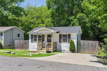 221 Turner St, Holly Springs, NC 27540