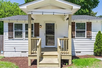 221 Turner St, Holly Springs, NC 27540