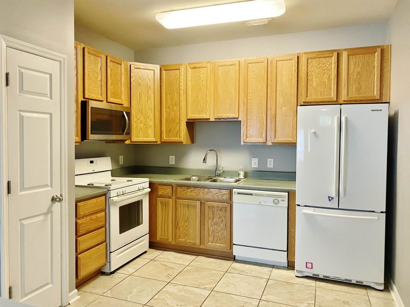 2210 Valley Edge Dr #103, Raleigh, NC 27614