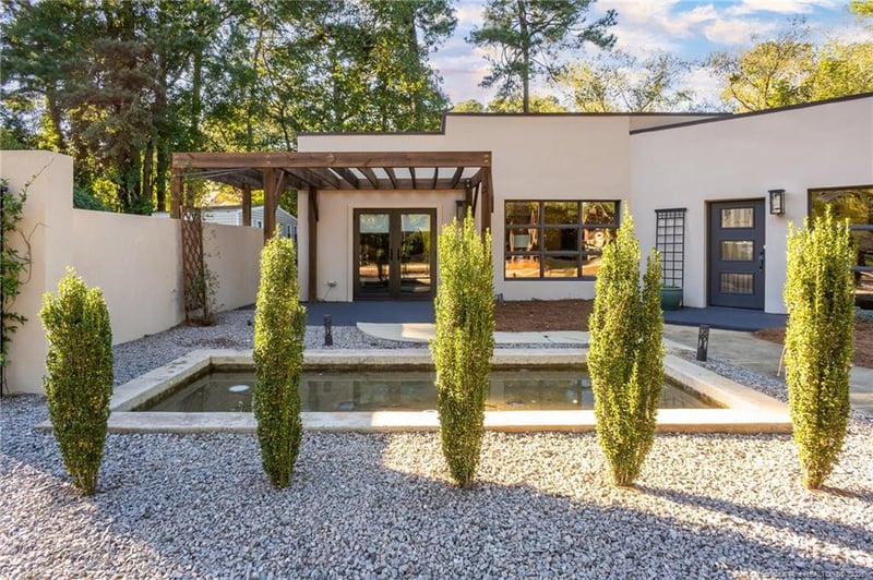 2210 Winterlochen Rd, Fayetteville, NC 28305