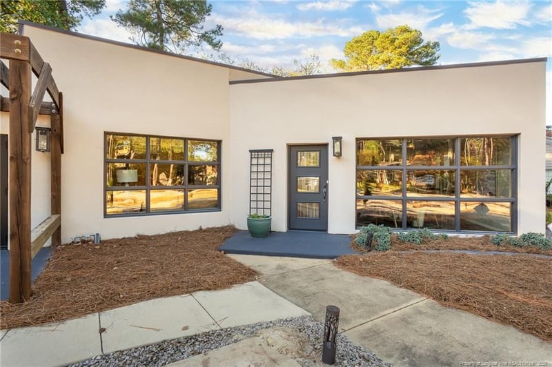 2210 Winterlochen Rd, Fayetteville, NC 28305