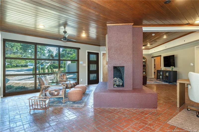 2210 Winterlochen Rd, Fayetteville, NC 28305