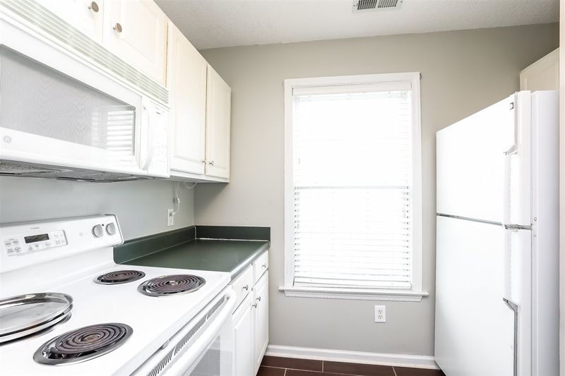 2211 Turtle Point Dr, Raleigh, NC 27604