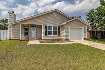 2212 Mossycup Ln, Fayetteville, NC 28304