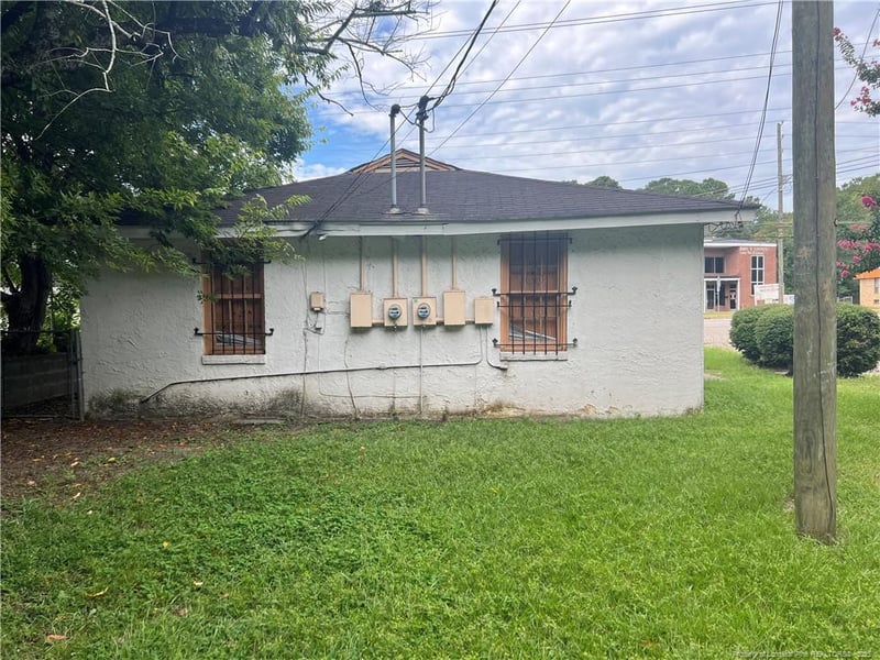 2212 Murchison Rd, Fayetteville, NC 28301