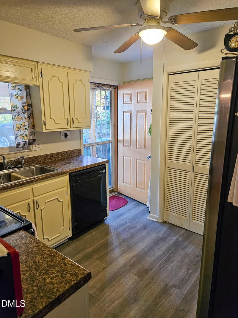 2212 Sanderford Rd, Raleigh, NC 27610