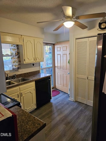 2212 Sanderford Rd, Raleigh, NC 27610