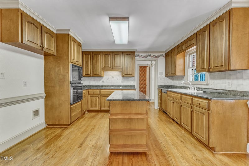 2212 Weybridge Dr, Raleigh, NC 27615