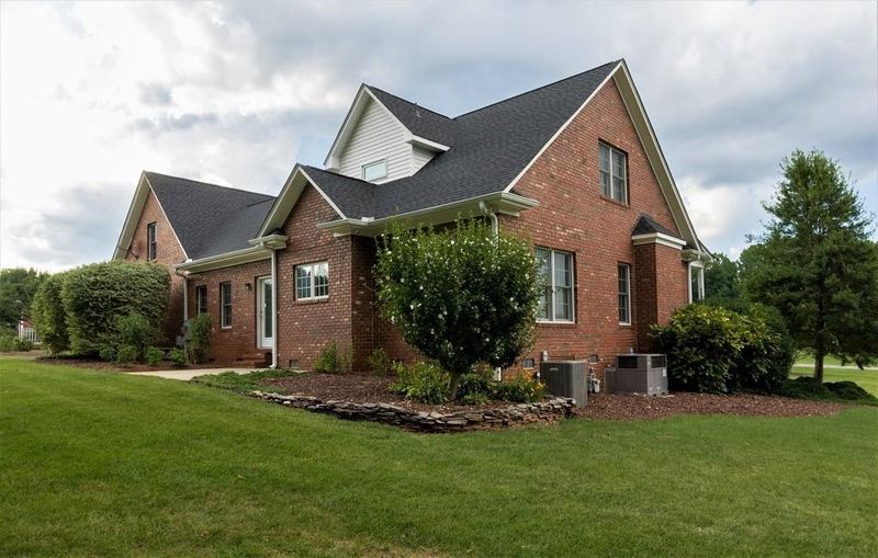 2213 Saint Bride Ct, Mebane, NC 27302