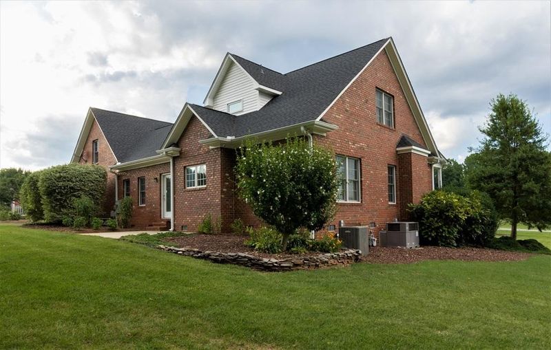 2213 St Bride Ct, Mebane, NC 27302