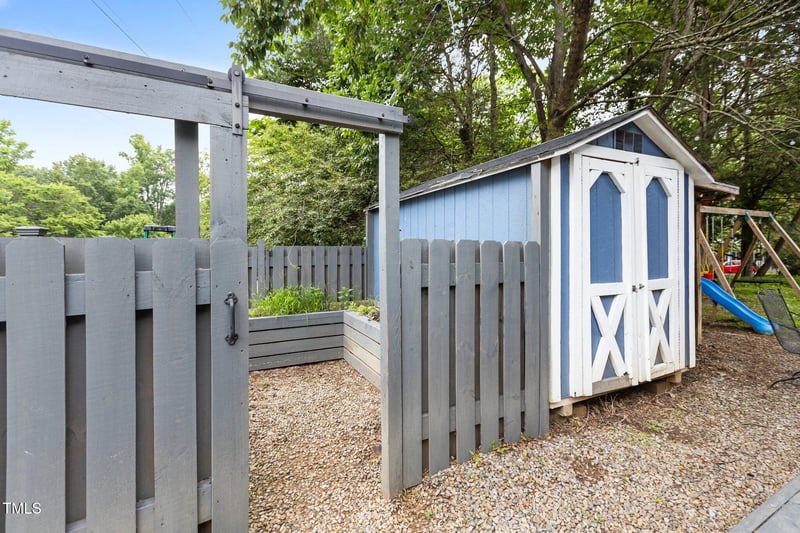 2214 Pathway Dr, Chapel Hill, NC 27516
