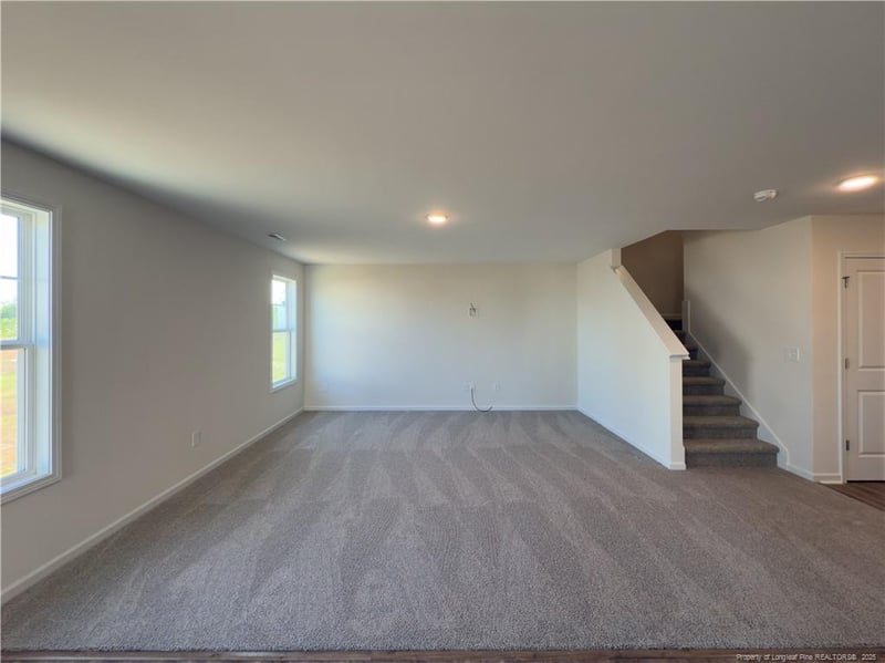 2215 Roadster Pony Ln, Hope Mills, NC 28348