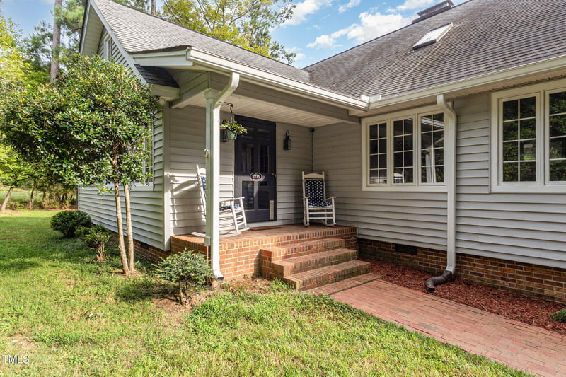 2215 Southern Rd, Sanford, NC 27330