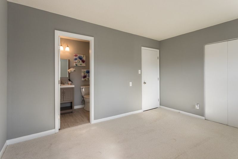 2218 Emerson Pl, Durham, NC 27707