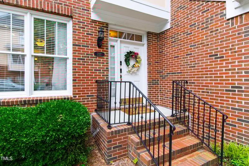 222 Ashton Hall Ln, Raleigh, NC 27609