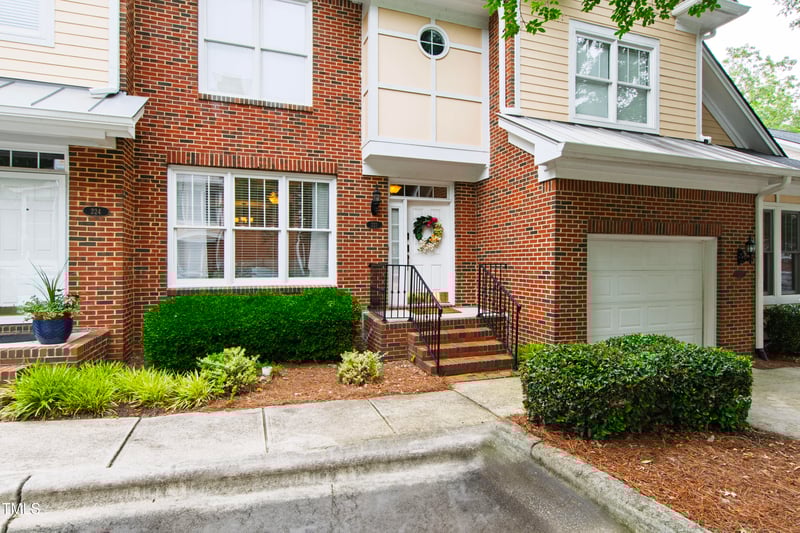 222 Ashton Hall Ln, Raleigh, NC 27609