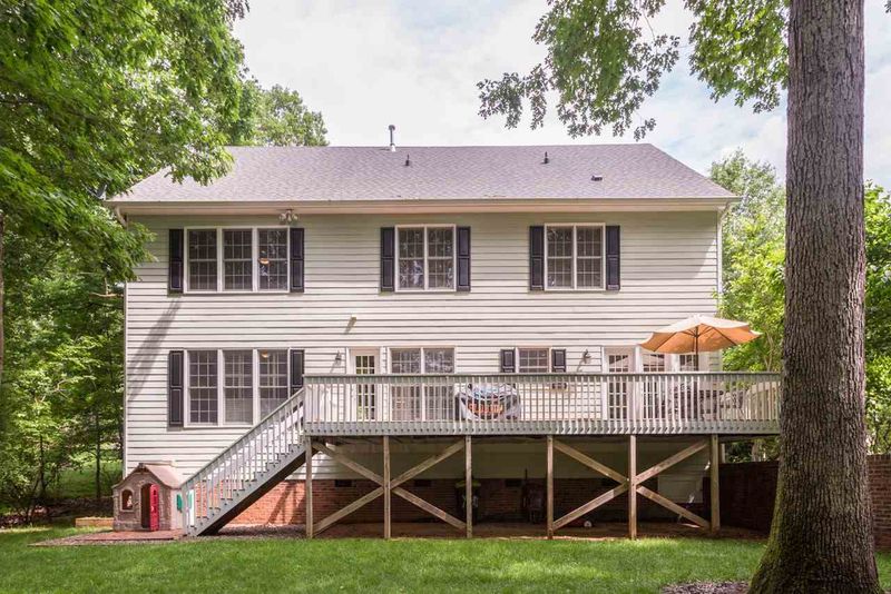 222 Autumn Dr, Chapel Hill, NC 27516