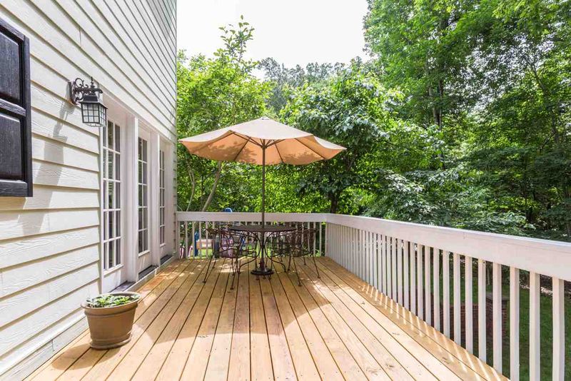 222 Autumn Dr, Chapel Hill, NC 27516