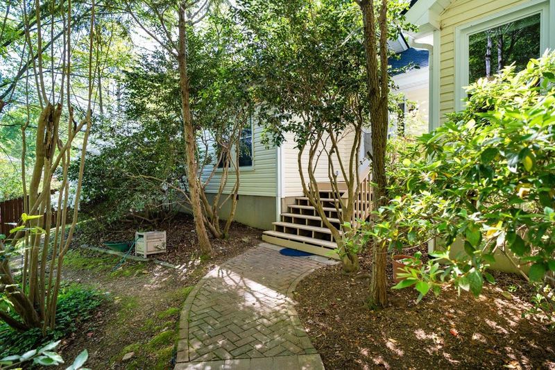 222 Forbush Mountain Dr, Chapel Hill, NC 27514