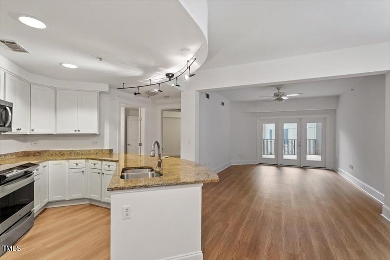 222 Glenwood Ave #218, Raleigh, NC 27603