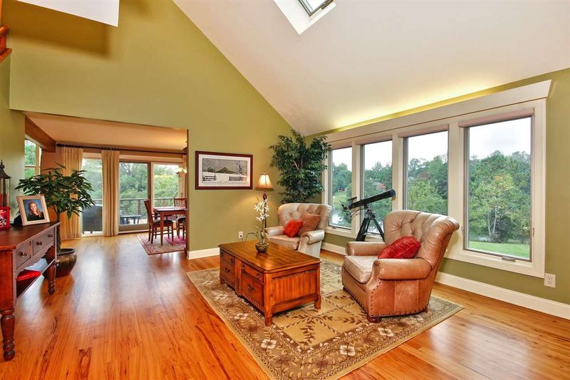 222 Lake Manor Rd, Chapel Hill, NC 27516