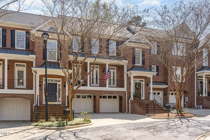 222 Lions Gate Dr, Cary, NC 27518
