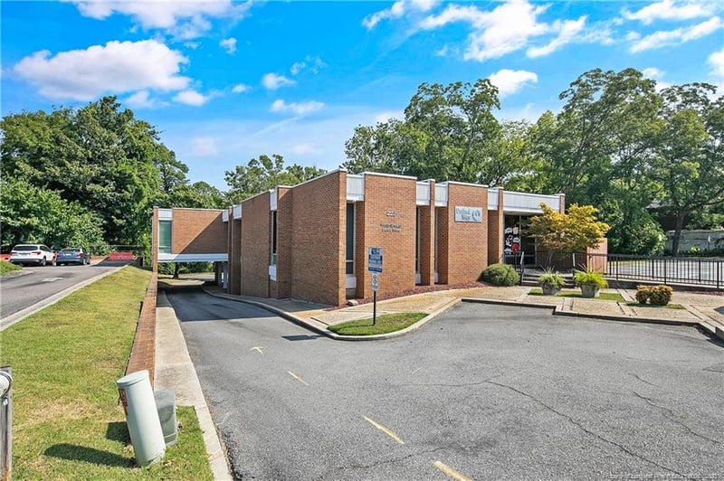 222 Maiden Ln, Fayetteville, NC 28301