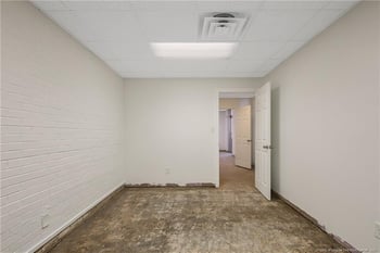 222 Maiden Ln, Fayetteville, NC 28301