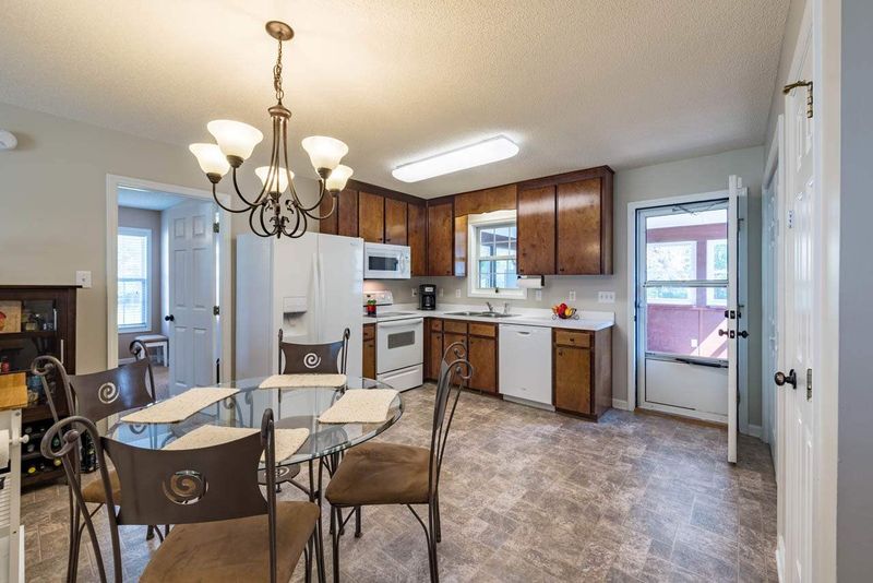 222 Nathan Dr, Clayton, NC 27520