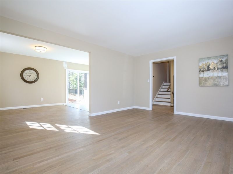 222 Pinecroft Dr, Raleigh, NC 27609