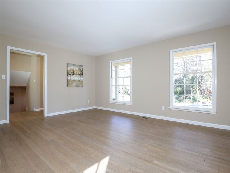 222 Pinecroft Dr, Raleigh, NC 27609