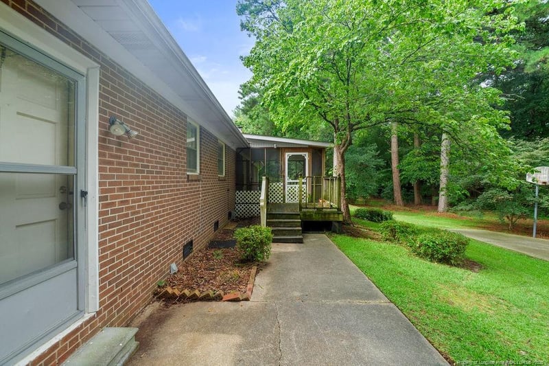 222 Rainier Dr, Fayetteville, NC 28314