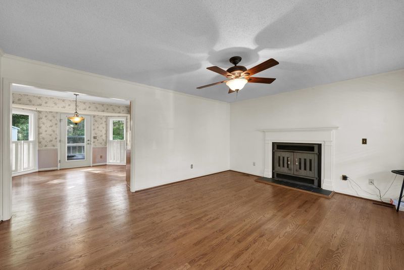 222 Sparrow Dr, Wake Forest, NC 27587