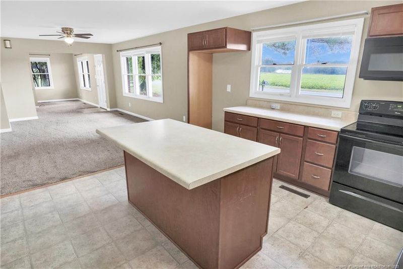 222 Stockyard Rd, Lillington, NC 27546
