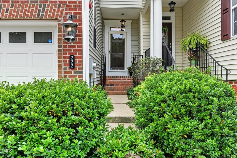 222 Towne Ridge Ln, Chapel Hill, NC 27516