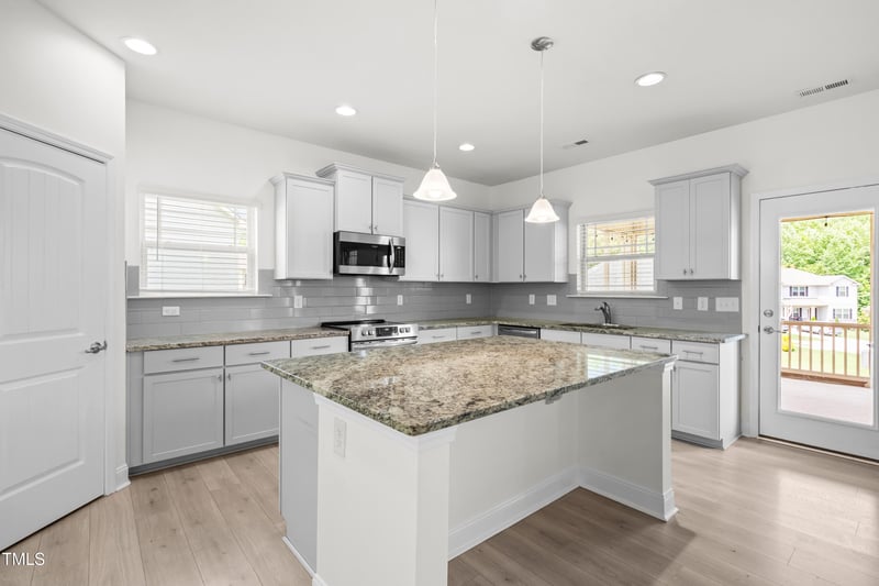 222 Trailing Oak Trl, Clayton, NC 27527