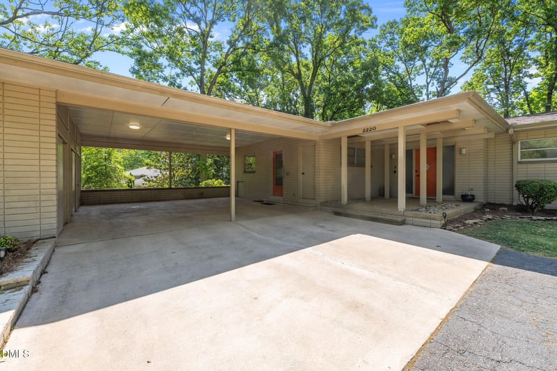 2220 Lakeview Ter, Burlington, NC 27215