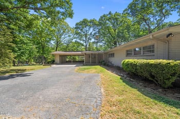 2220 Lakeview Ter, Burlington, NC 27215