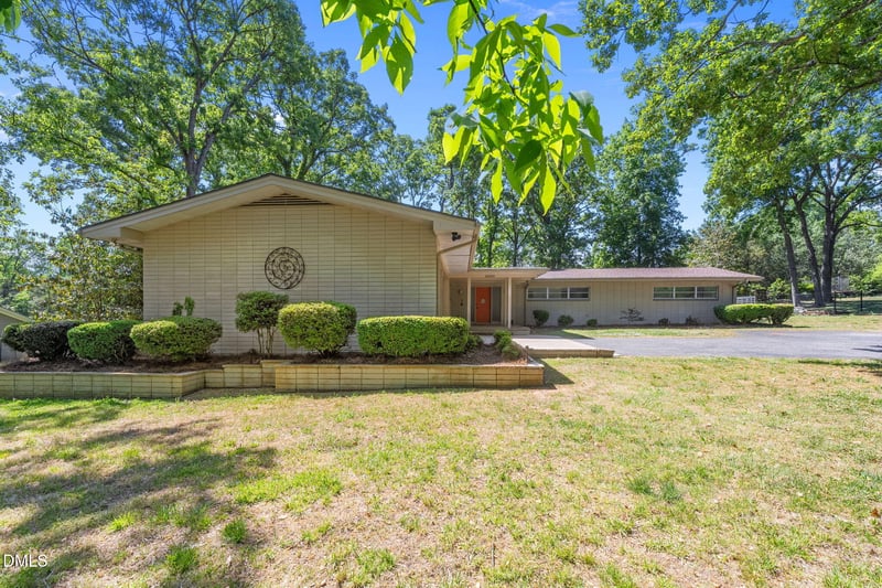 2220 Lakeview Ter, Burlington, NC 27215
