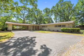 2220 Lakeview Ter, Burlington, NC 27215