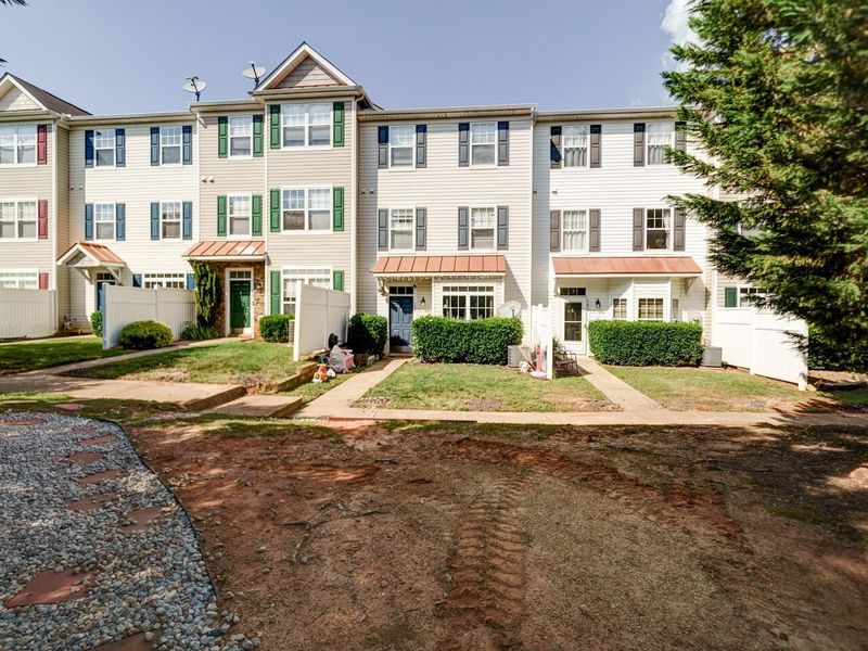 2220 Raven Rd #105, Raleigh, NC 27614