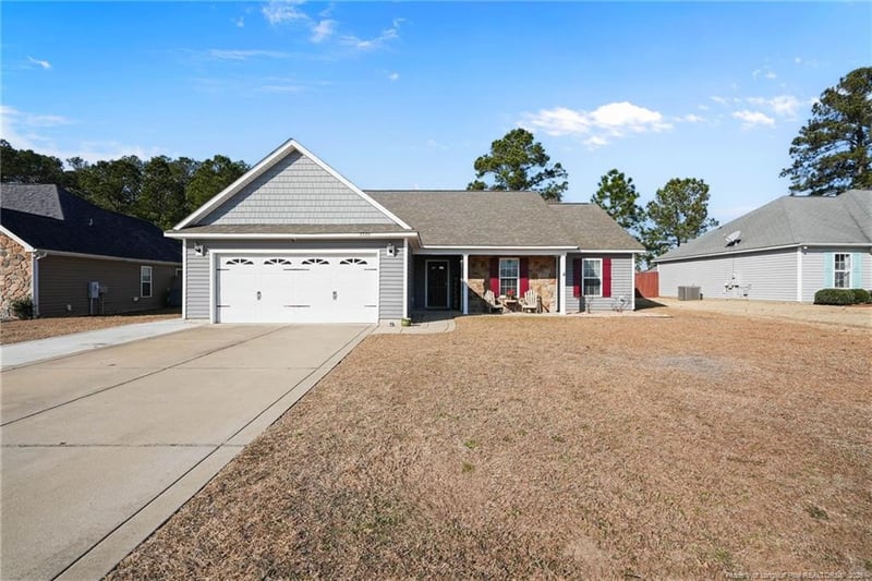 2220 Sir Michael Dr, Hope Mills, NC 28348